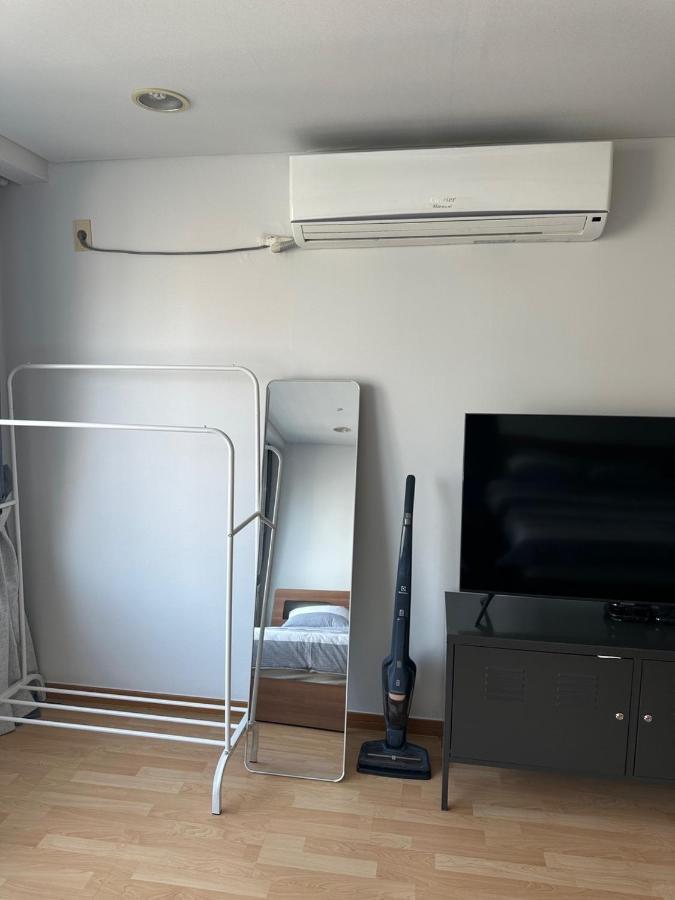 Hongdae Guesthouse 1Min From Hongik Uni Station Exit #1 首爾 外观 照片