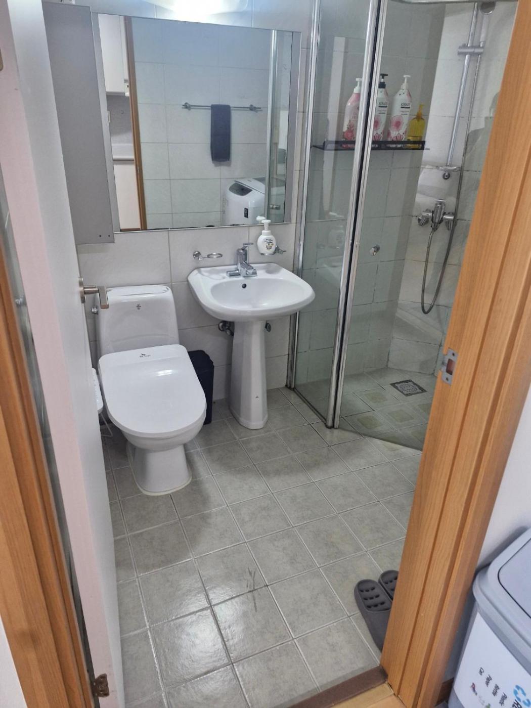 Hongdae Guesthouse 1Min From Hongik Uni Station Exit #1 首爾 外观 照片